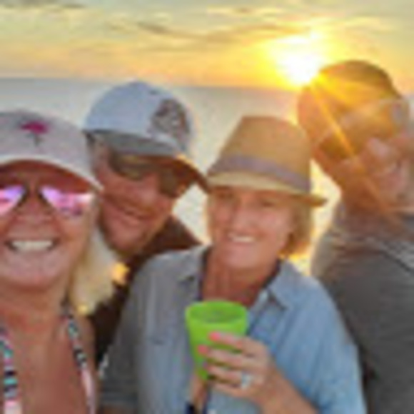 Meet your Posher, Courtney - Picture 1 of 1